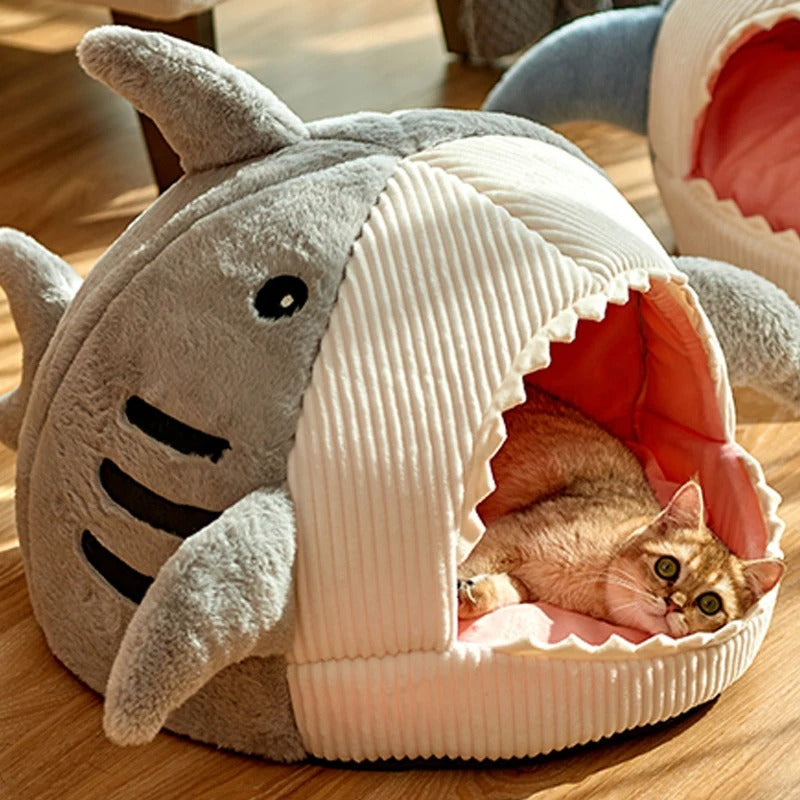 Cama de pelúcia em formato de tubarão para animais de estimação